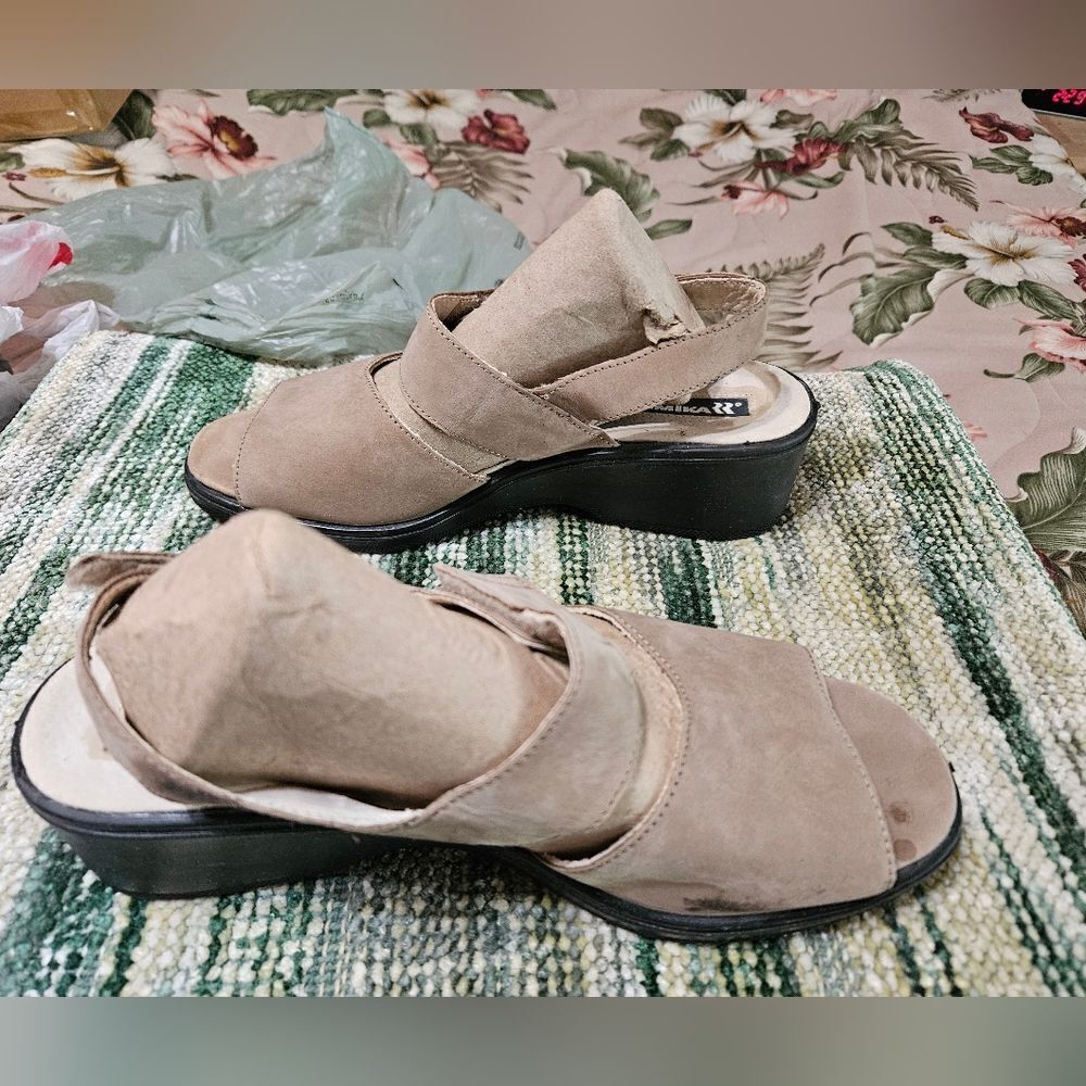 #286 ROMIKA- Tan Suede Strapped Sandals- sz. 40 (9) M - Picture 5 of 8